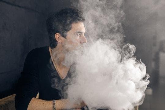 E-Zigaretten controversy grows as new studies highlight the long term harms of e-cigarettes