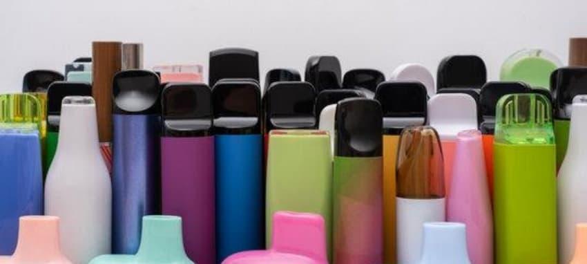 Einweg Vapes and e cigarette allowed in check in baggage explained with practical airline rules and packing tips