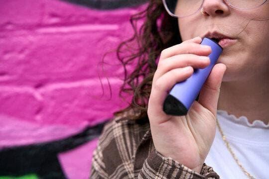 Ultimate guide and expert reviews of best e cigarette models plus comprehensive e-cigarettes articles for vaping beginners and pros